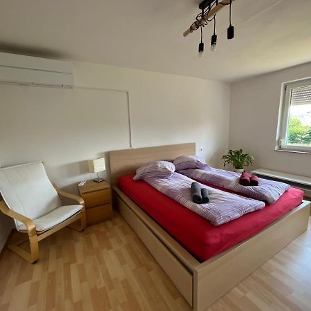 Sonnige 3 Zimmer Wohnung Mit Schoenem Balkon Im Gruenen Ройтлинген Екстериор снимка