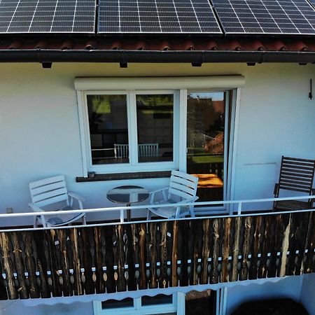Sonnige 3 Zimmer Wohnung Mit Schoenem Balkon Im Gruenen Ройтлинген Екстериор снимка