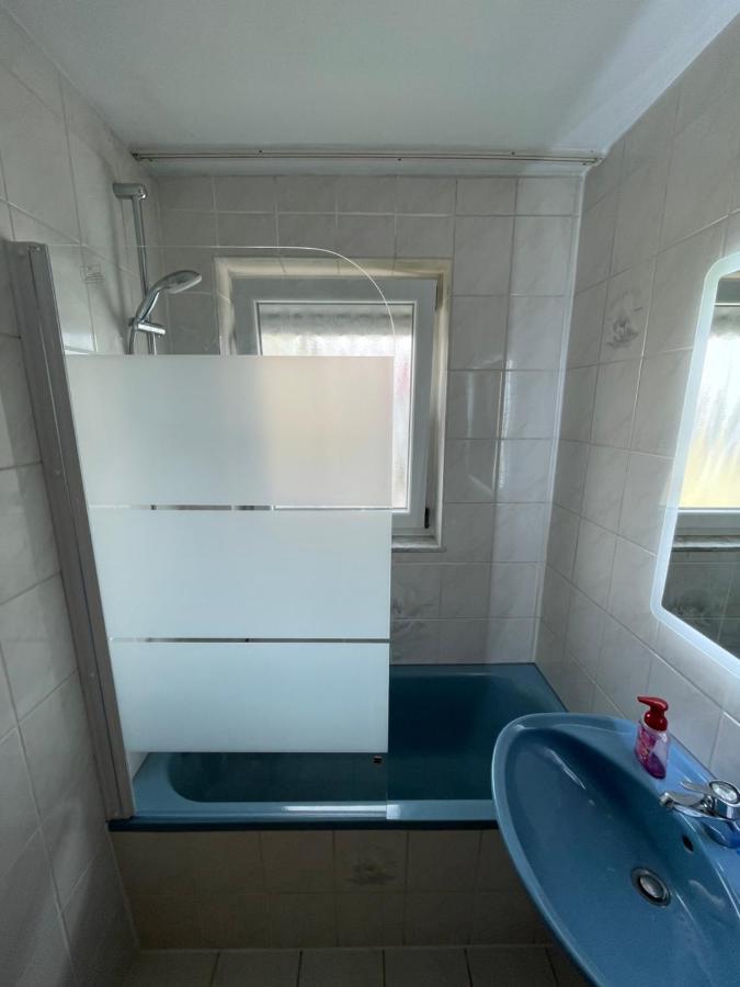 Sonnige 3 Zimmer Wohnung Mit Schoenem Balkon Im Gruenen Ройтлинген Екстериор снимка