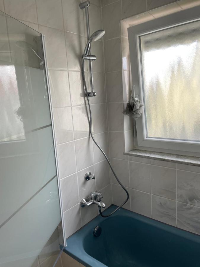 Sonnige 3 Zimmer Wohnung Mit Schoenem Balkon Im Gruenen Ройтлинген Екстериор снимка
