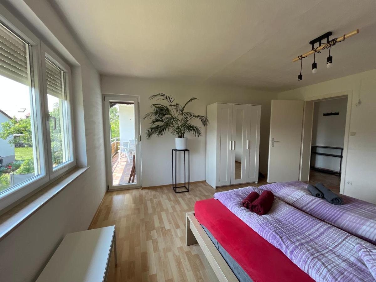 Sonnige 3 Zimmer Wohnung Mit Schoenem Balkon Im Gruenen Ройтлинген Екстериор снимка
